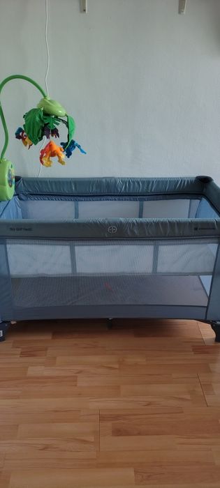 Vând Pătuț cu 2 niveluri cu carusel muzical