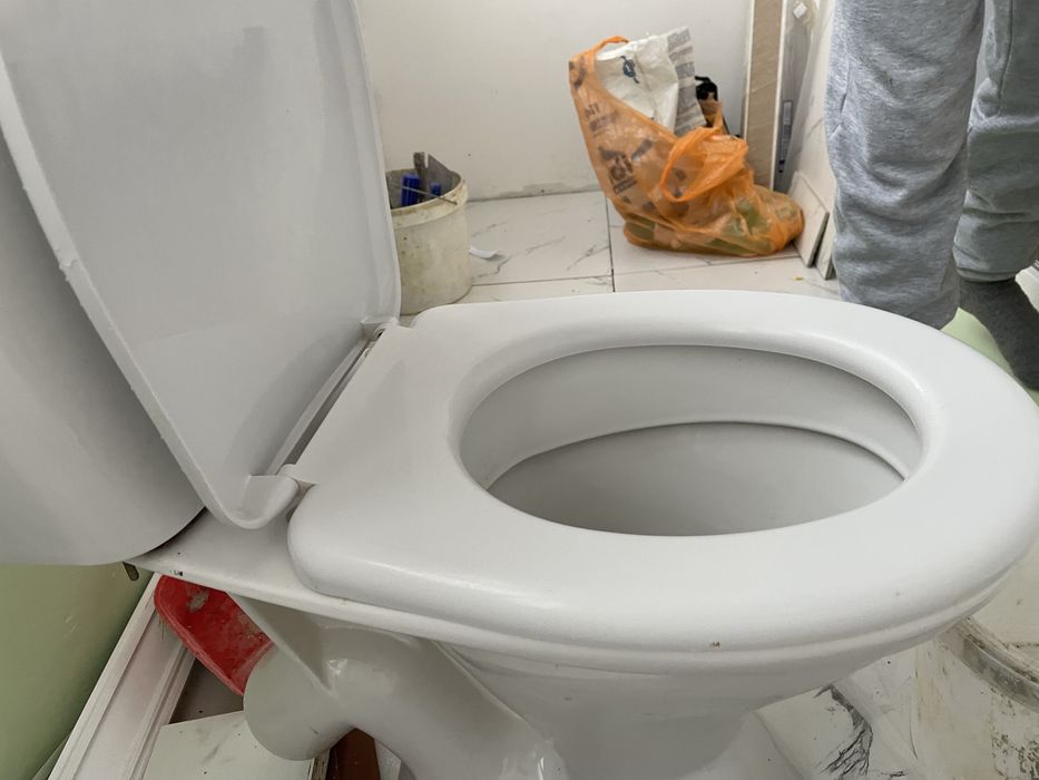 Унитаз сатылады. Жағдайы жақсы. Ешқандай жарығы жоқ.