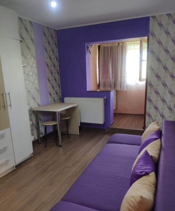 Vând garsonieră pe strada grivitei