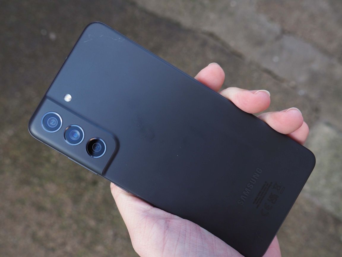 Galaxy S21 FE,  в хорошем состоянии