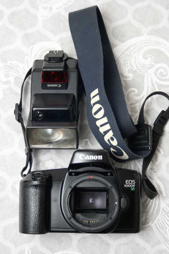 Canon EOS 1000F - aparat cu film si blitz Canon Speedlite 300EZ