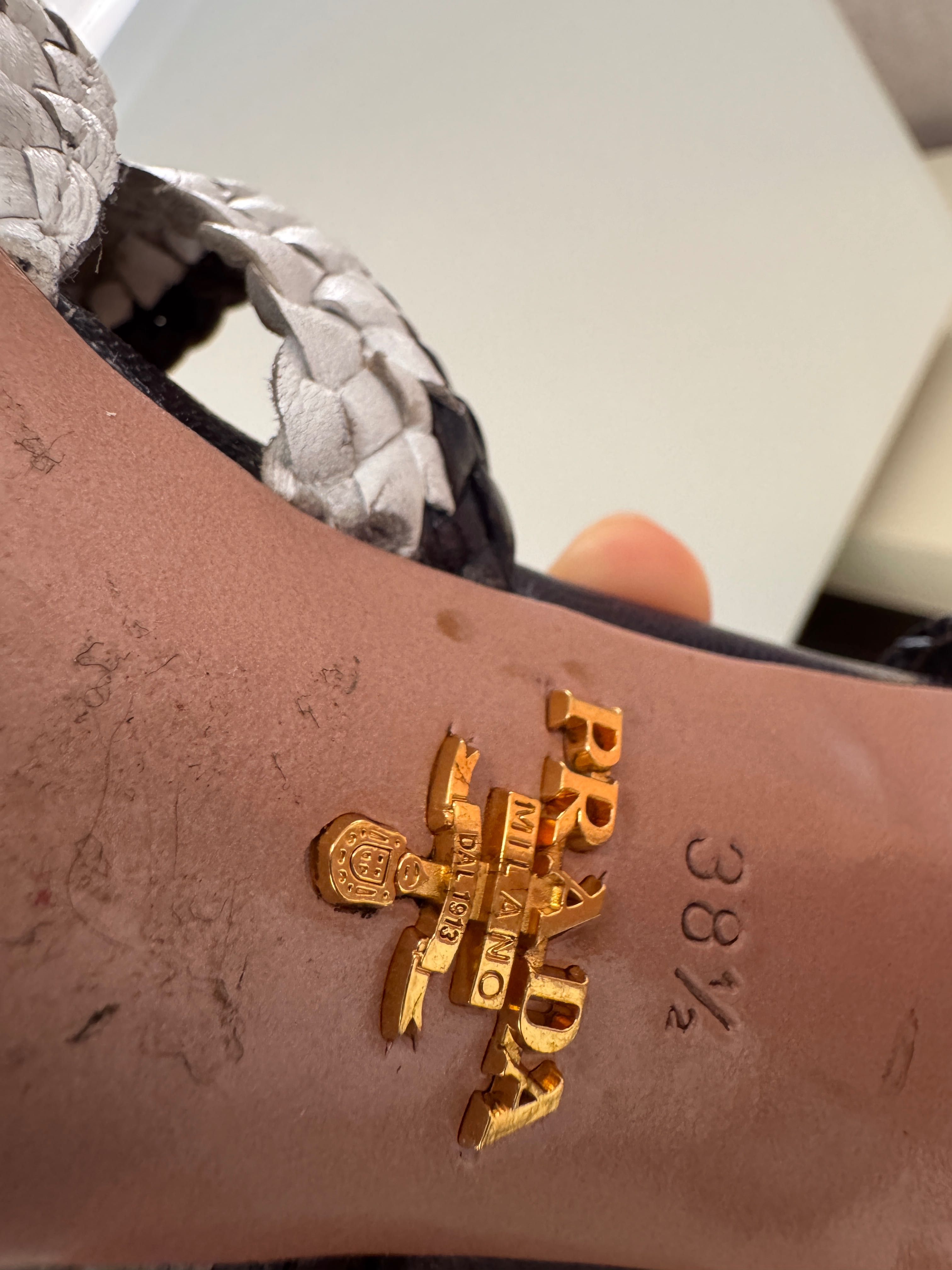 PRADA обувки на ток, 38-размер от естествена кожа