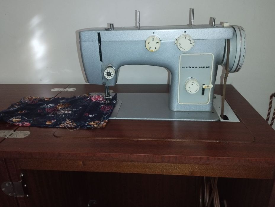 Швейная машина Чайка 142