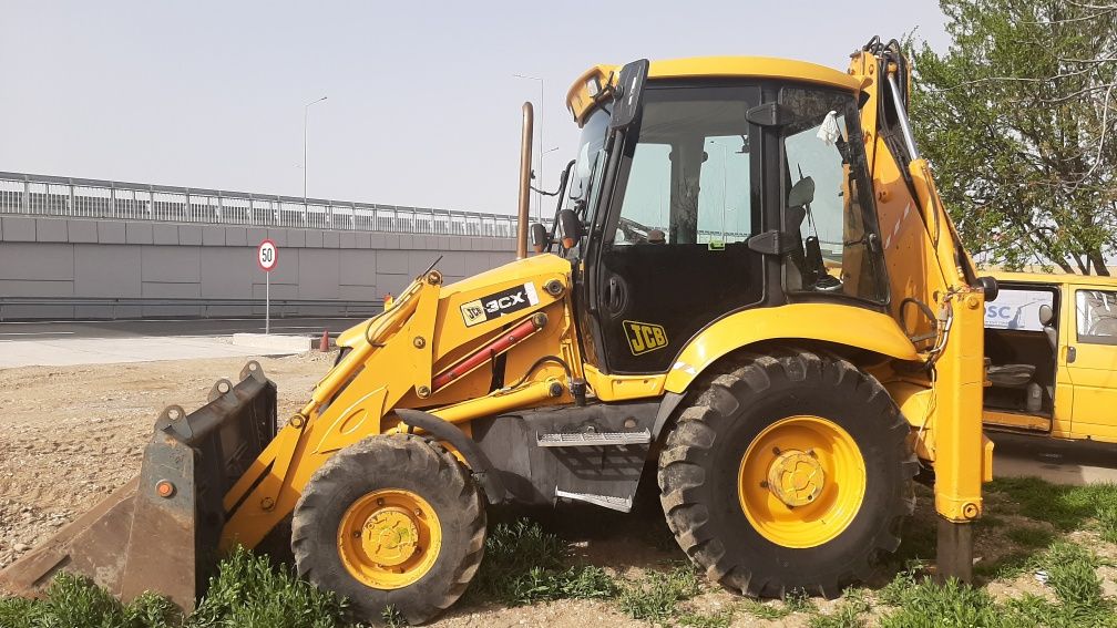 Vând JCB 3CX din 2008