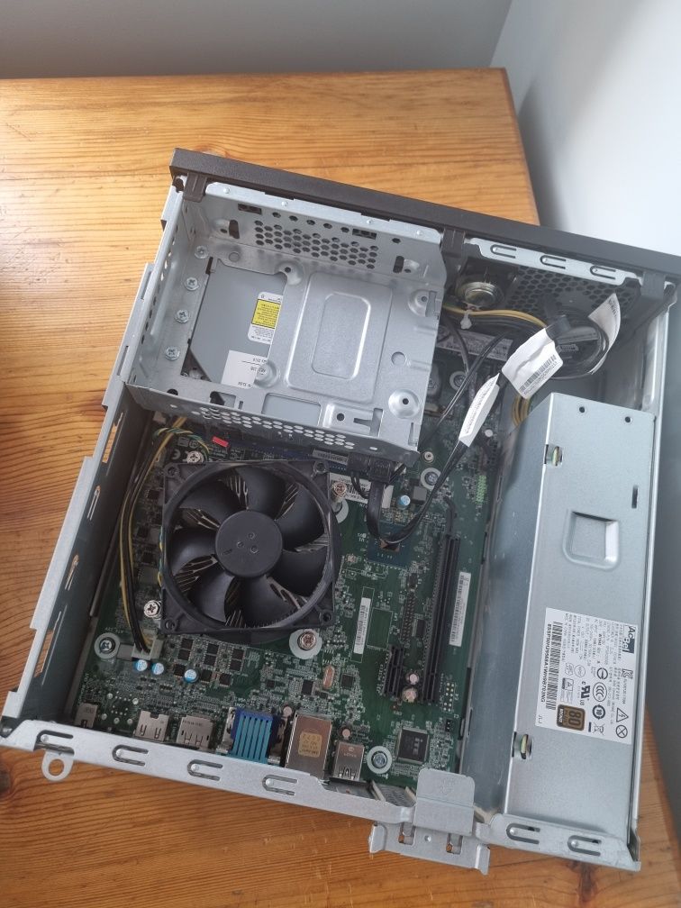 Продавам компютър с i7-9700 супер за игри и офис! СПЕШНО