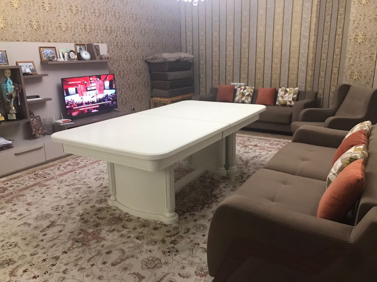 Продается стол 4,2м*1,2м, б/у, в отл состоянии, белоруский