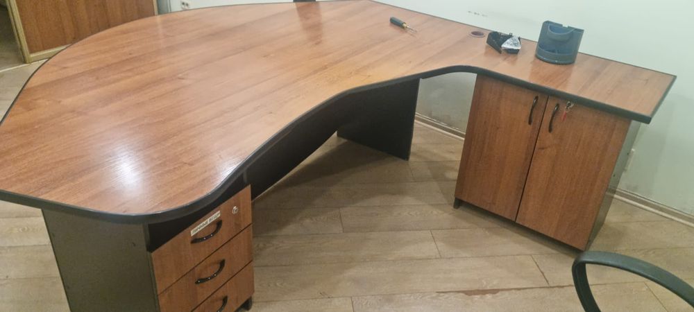 Продам стол руководителя, офисный