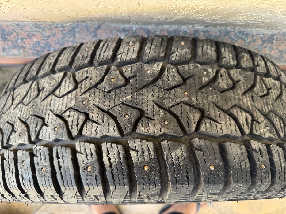 Зимние шины новые с диском