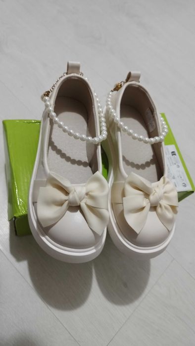 Pantofi albi pt fete