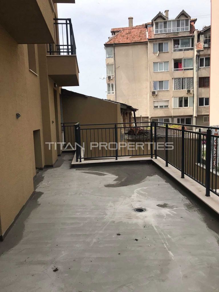 Продава се Тристаен апартамент в Варна, Център - 90 кв.м за 2389 €/кв.м - Снимка #9