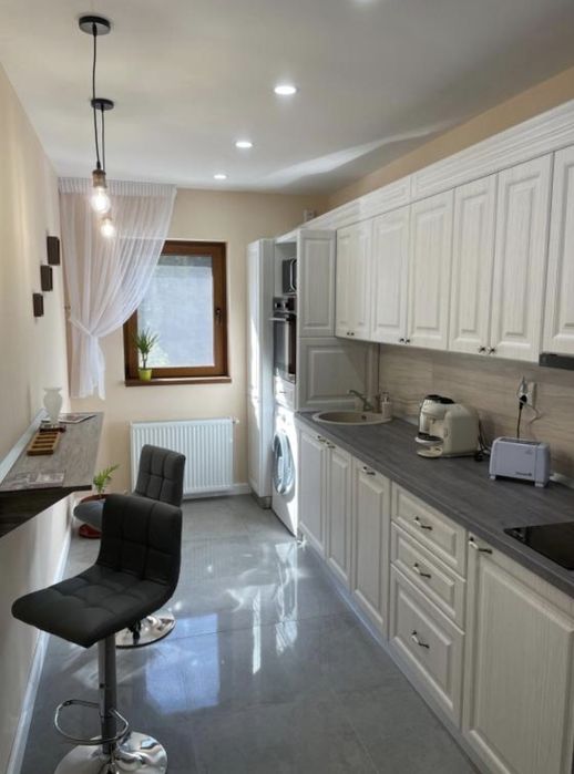 Vând apartament mobilat și utilat complet , lângă Pârtia Kalinderu.