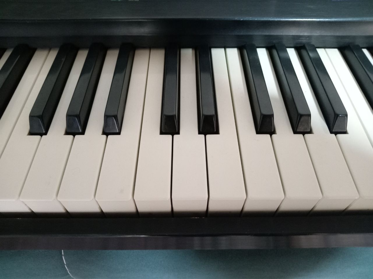 Ensoniq ts 12 qirqilgan klavishlar yumshatilgan