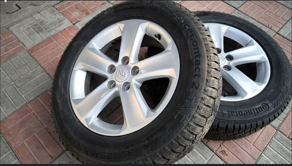 Оригинальные диски с шипованной резиной на Rav4 40й кузов