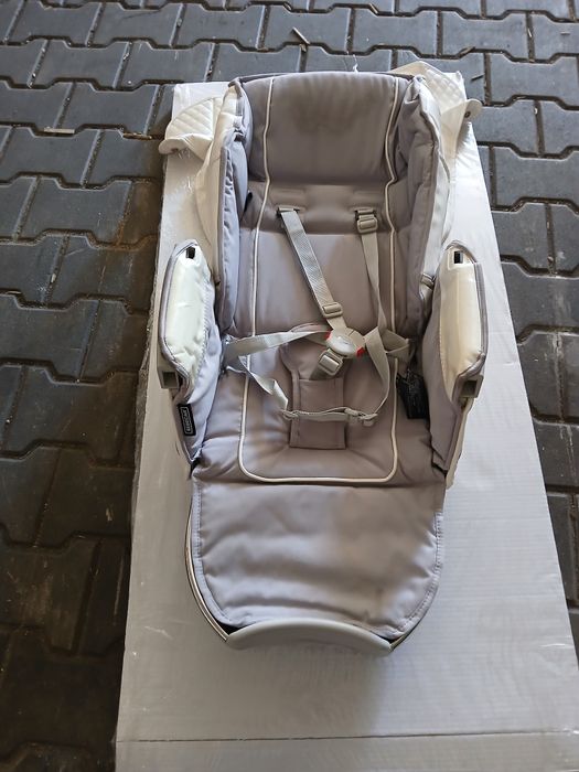 Scaun auto bebe și scoica bebe