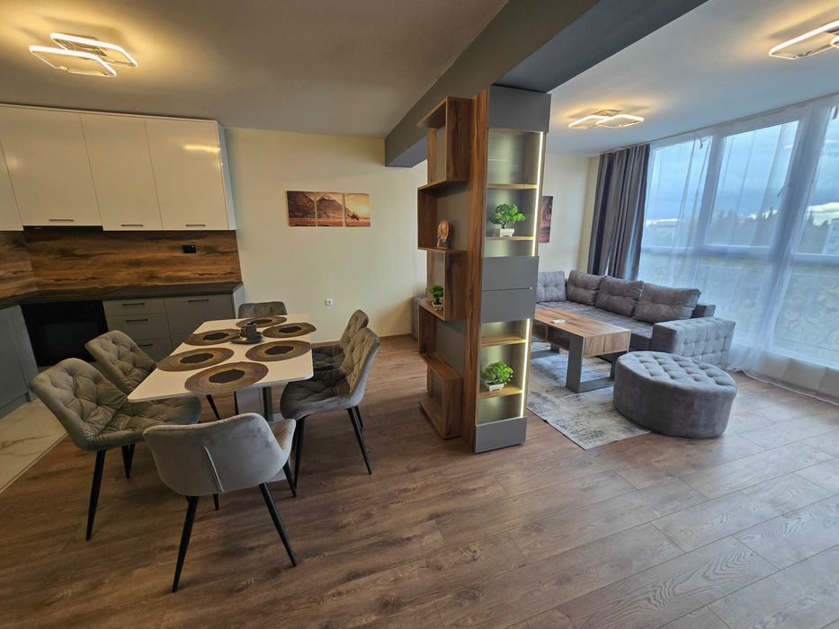 Собственик продава нов и обзаведен тристаен ново строителство