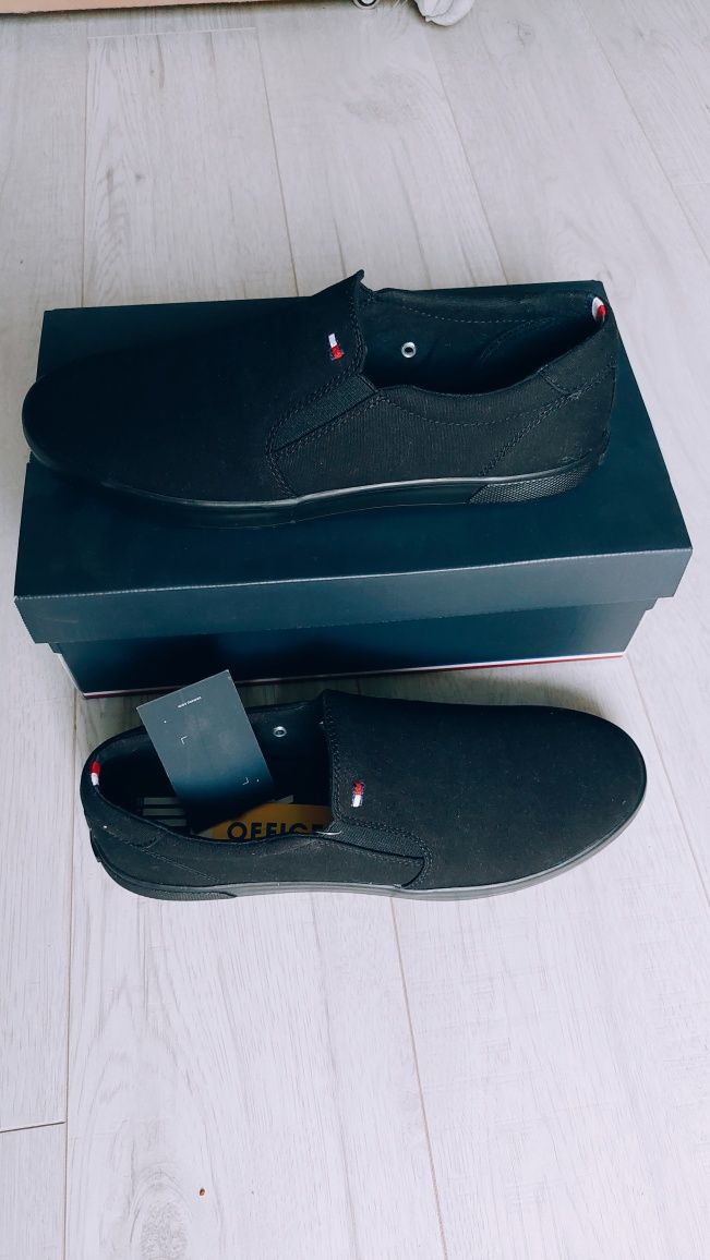 Tommy Hilfiger iconic slip on sneaker