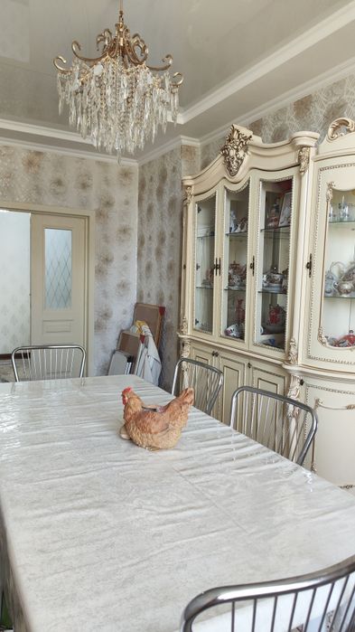 Продается 3 комнатная квартира в центре города Казбекова 4. На 2 этаже