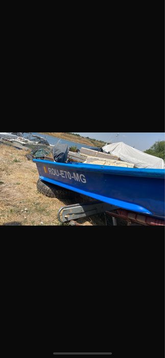 Barca lotca cu motor pescuit