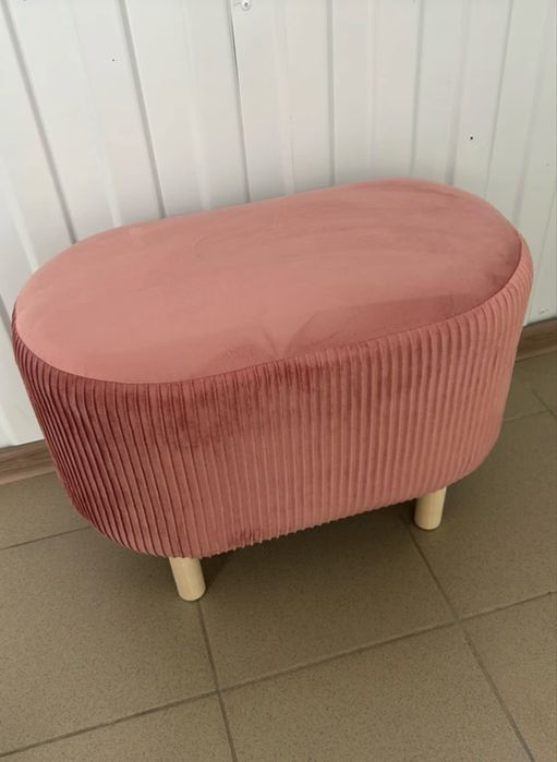 пуфик розовый на ножках