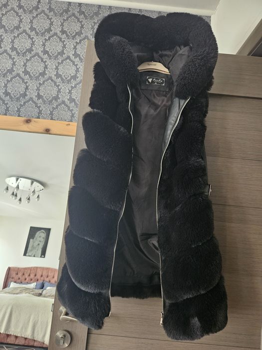 Vesta din blana sintetică