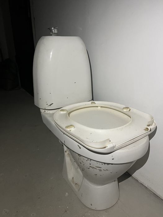 Отдам унитаз с бачком