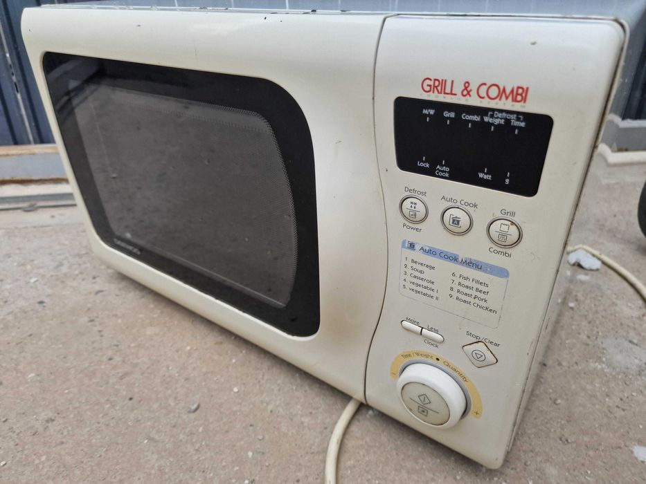 Cuptor cu microunde DAEWOO marime mare foarte curat si bun functional