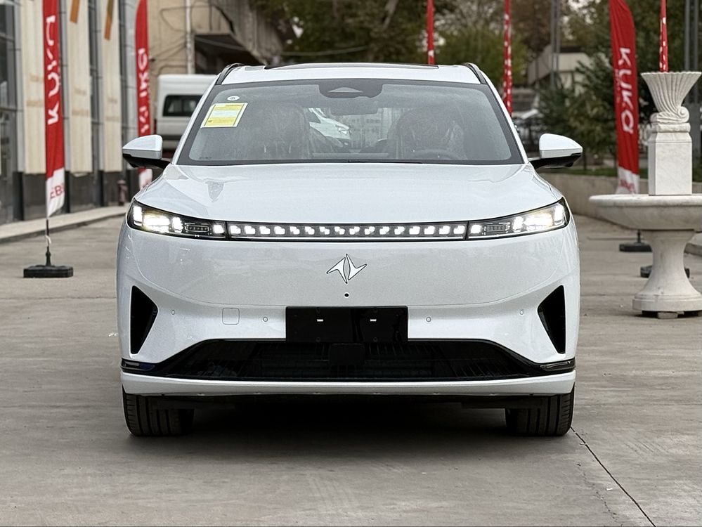 Dongfeng EP008 636 KM EV ULTRA