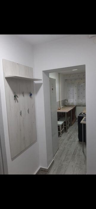 Închiriez apartament 2camere, decomandat, etaj 1, Argeșului, 300m UMF