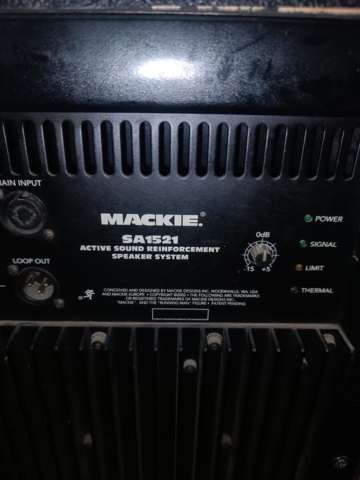 Vând sau schimb! cu 2 boxe pasive.2 boxe mackie active.