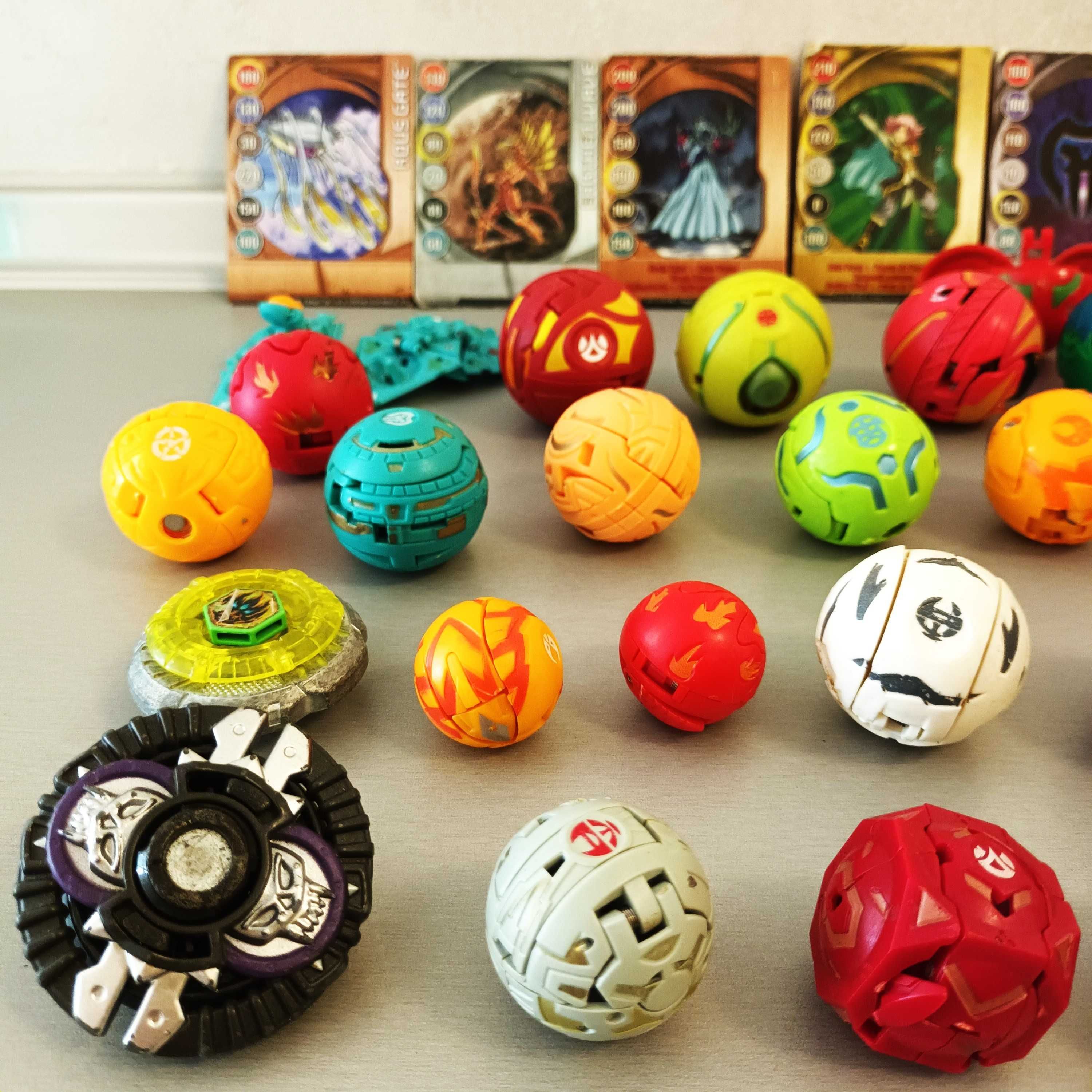 Bakugan 25 бр плюс 10 магнитни карти