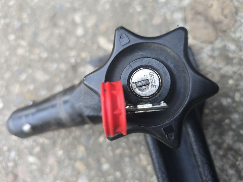 Carlig / Cui remorcare BMW e90 / e91 / e60 / e61 / e46 original oem