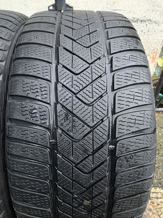 Vând două anvelope de iarna pirelli 255 40 18  dot 2722