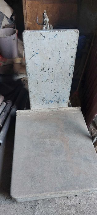 Vând cântar mecanic cu greutăți