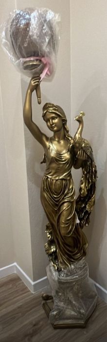 Продается статуя