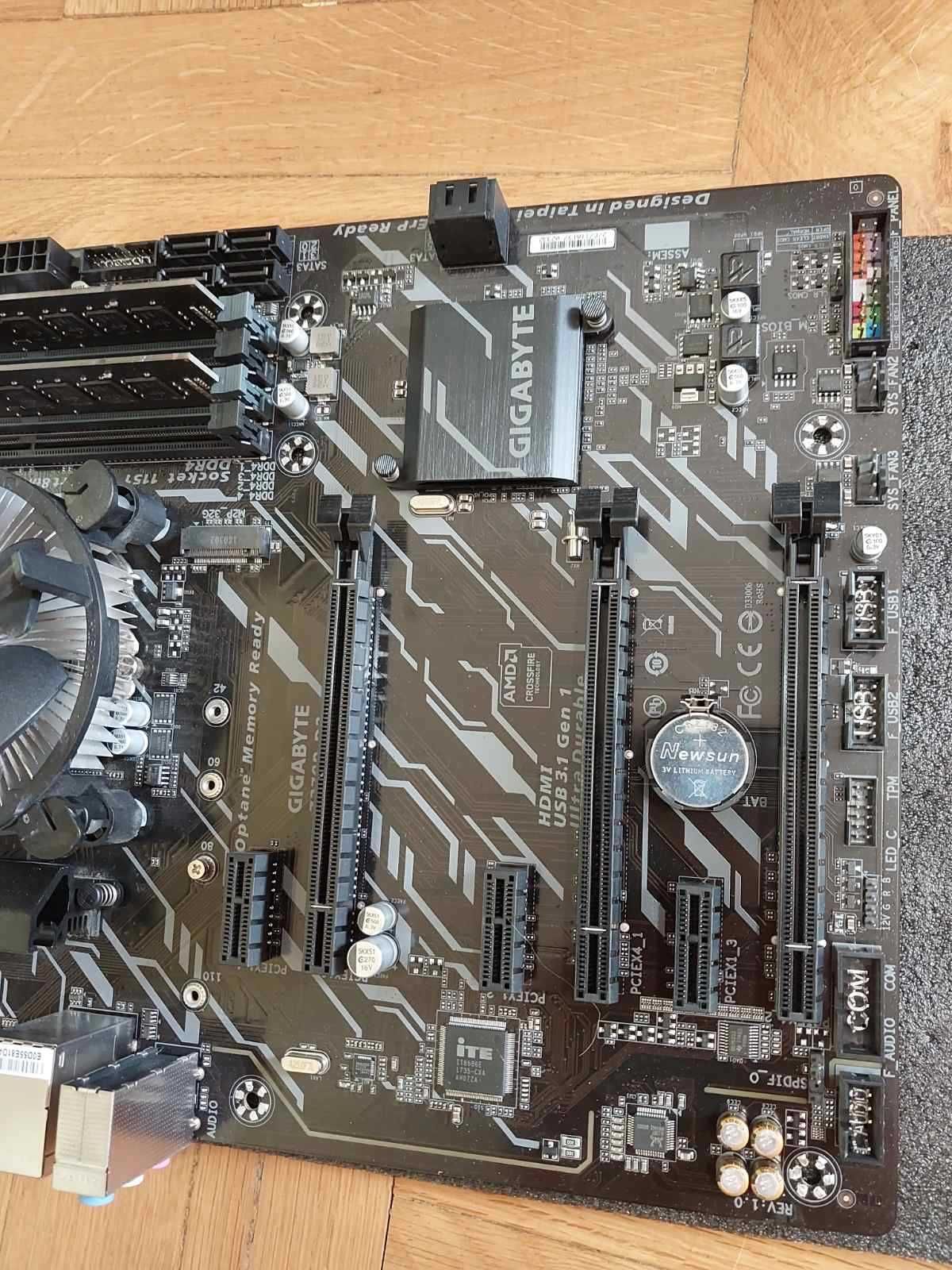 Intel i5 8400 + Gigabyte Z370P D3 + 16GB 2133mhz RAM