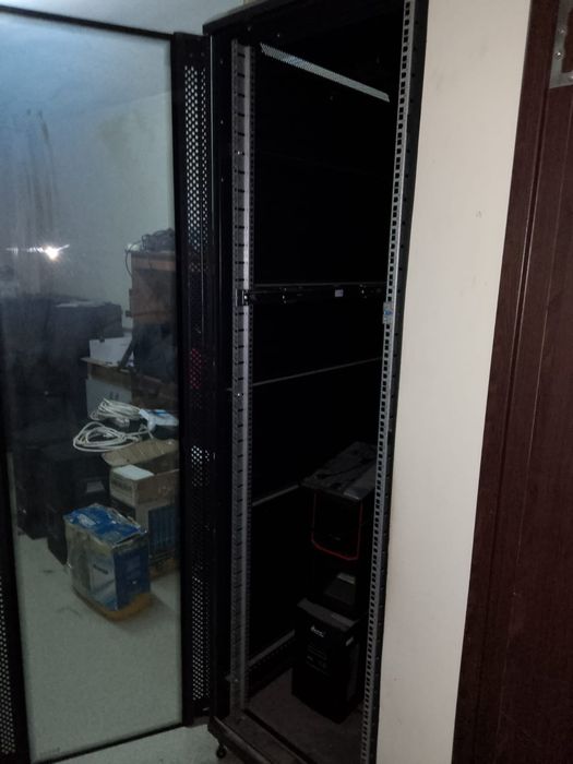 Серверный шкаф продам