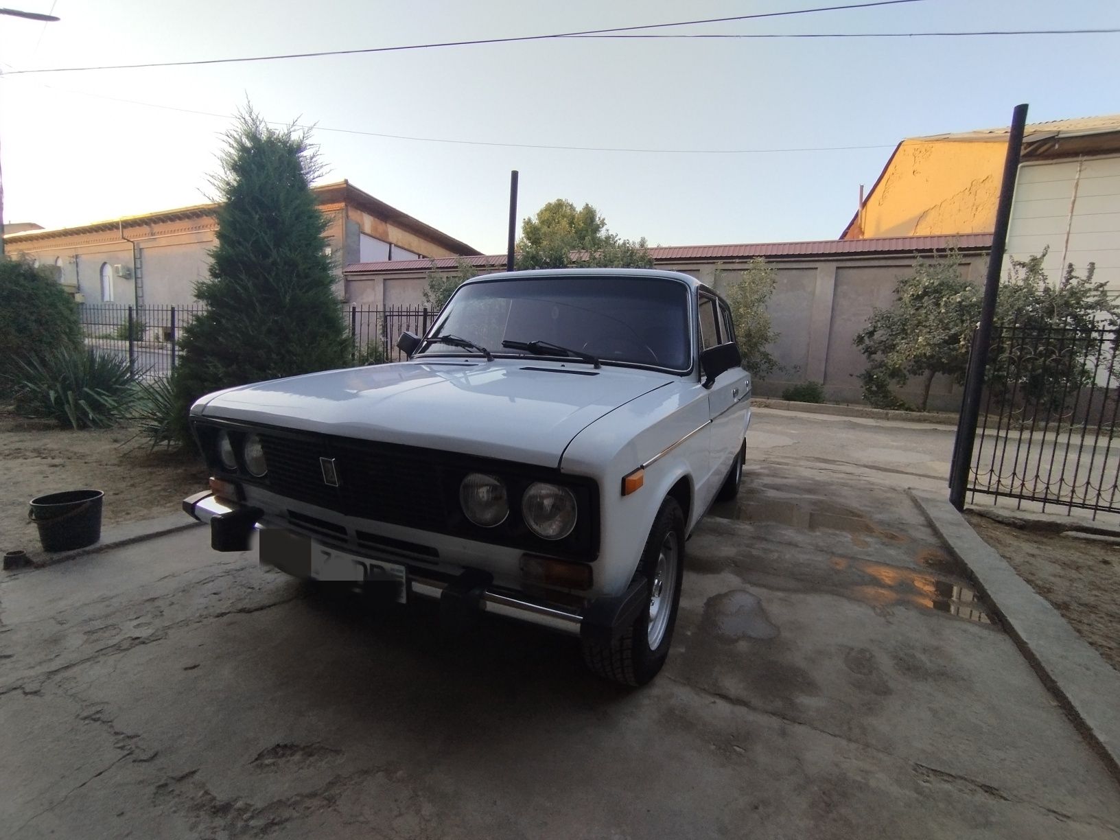 Vaz 2106. Rangi oq. 1999- yil.