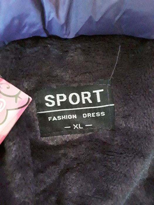 Vând Geacă Damă cu Glugă si Blăniță Mărimea XL  Nouă