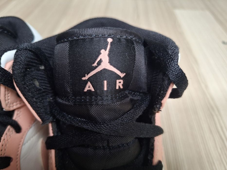 Air Jordan 1 Mid Limited Edition "Crimson Tint" marimea 42.5