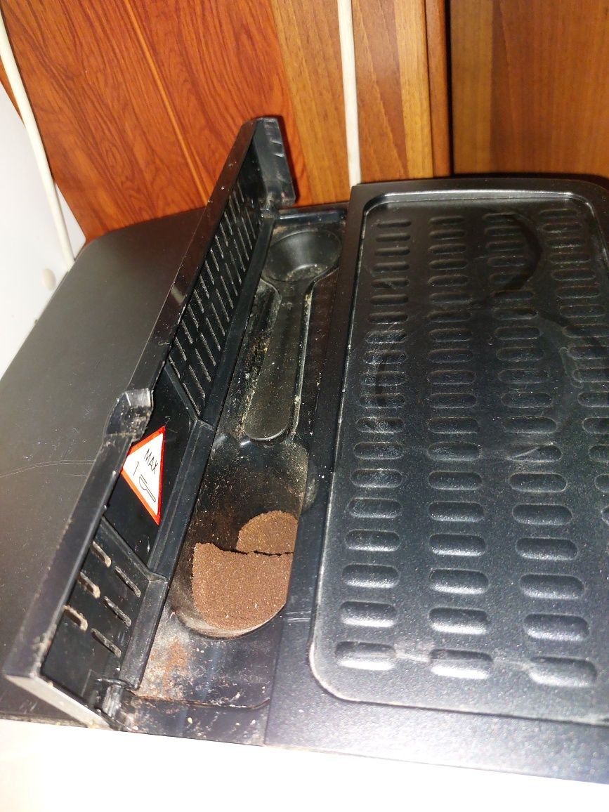 Продавам кафе машина робот Delonghi