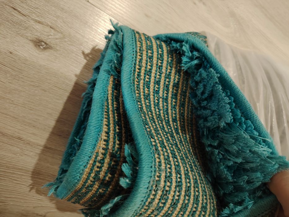 Продам ковер бирюзового цвета!