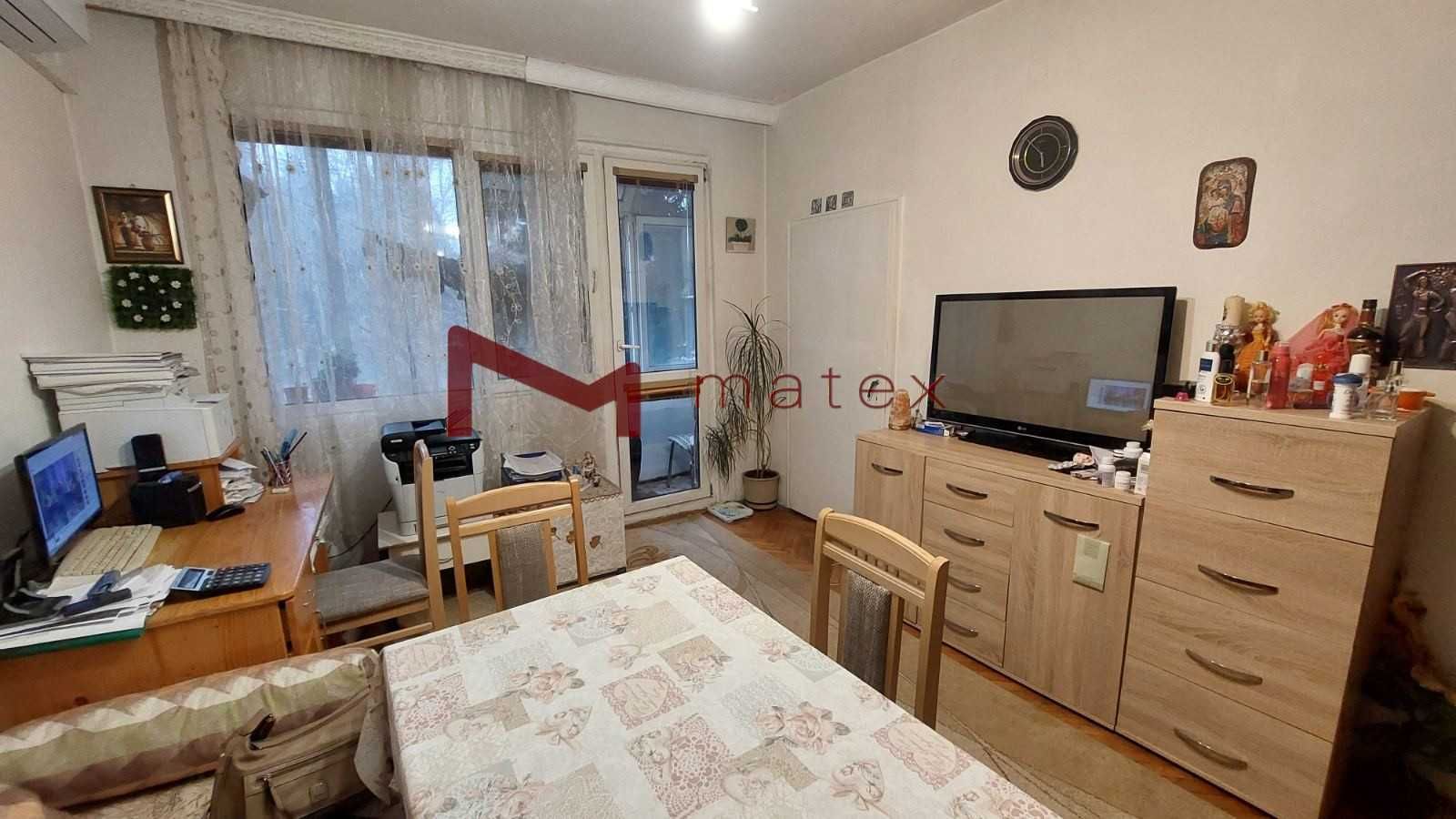 Тристаен апартамент в кв. Чайка, Павлов