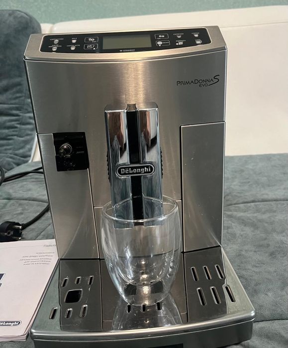 Кофемвшина Delonghi