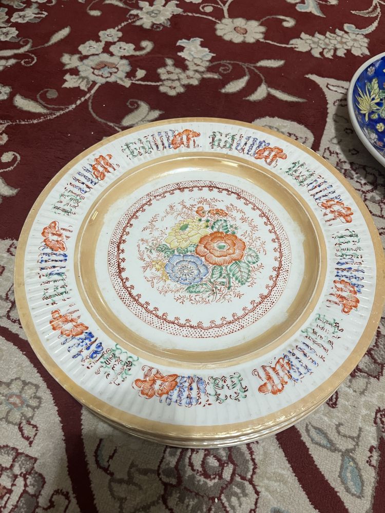 Чайные сервизы, вазы, тарелки