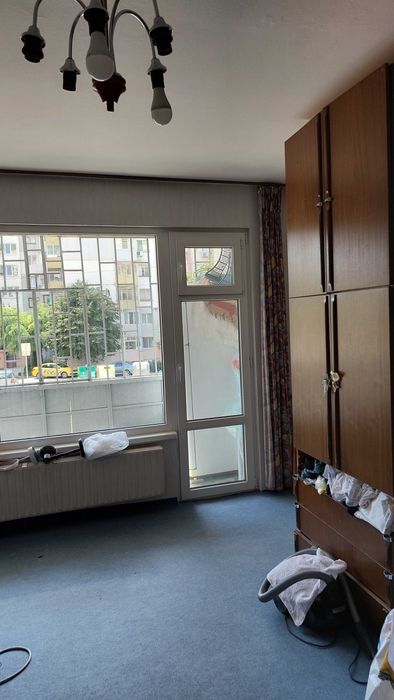 Продавам тристаен апартамент