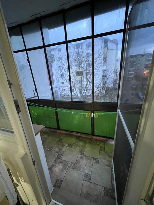 Vând garsonieră str. Unirii, et. 3, cu balcon