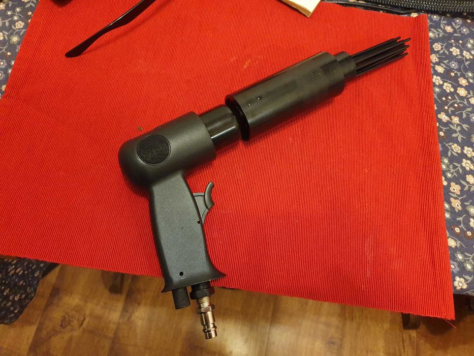 HAZET 9035 –19 5 Пневматична телена четка за почистване на ръжда