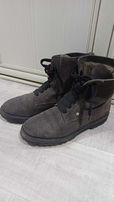 Качественные замшевые ботиночки 39р