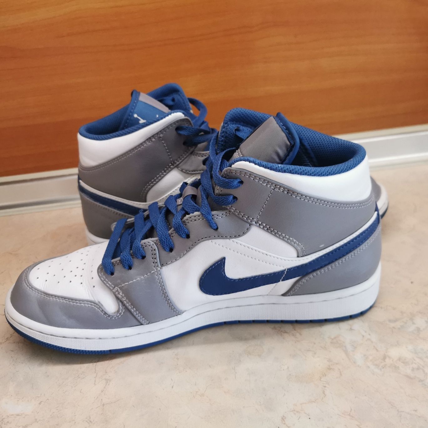 ОРИГИНАЛНИ Air Jordan 1 Mid True Blue 44