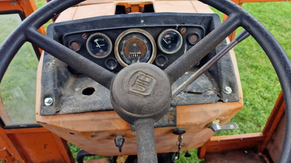 Vând tractor universal 445UTB